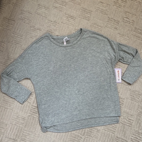 Super soft long sleeve round neck grey top - new with tags Size Small oversized - Picture 2 of 15